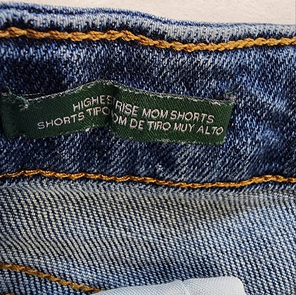 Wild Fable Women's Denim Blue Jeans Frayed Hem Shorts High Rise Mom Jeans, sz 4 - Picture 7 of 9